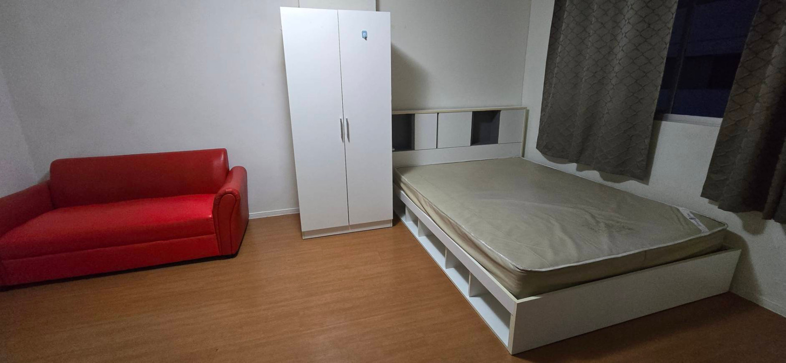 Beautiful room, white furniture, rent 500/mo. – รูปที่ 3
