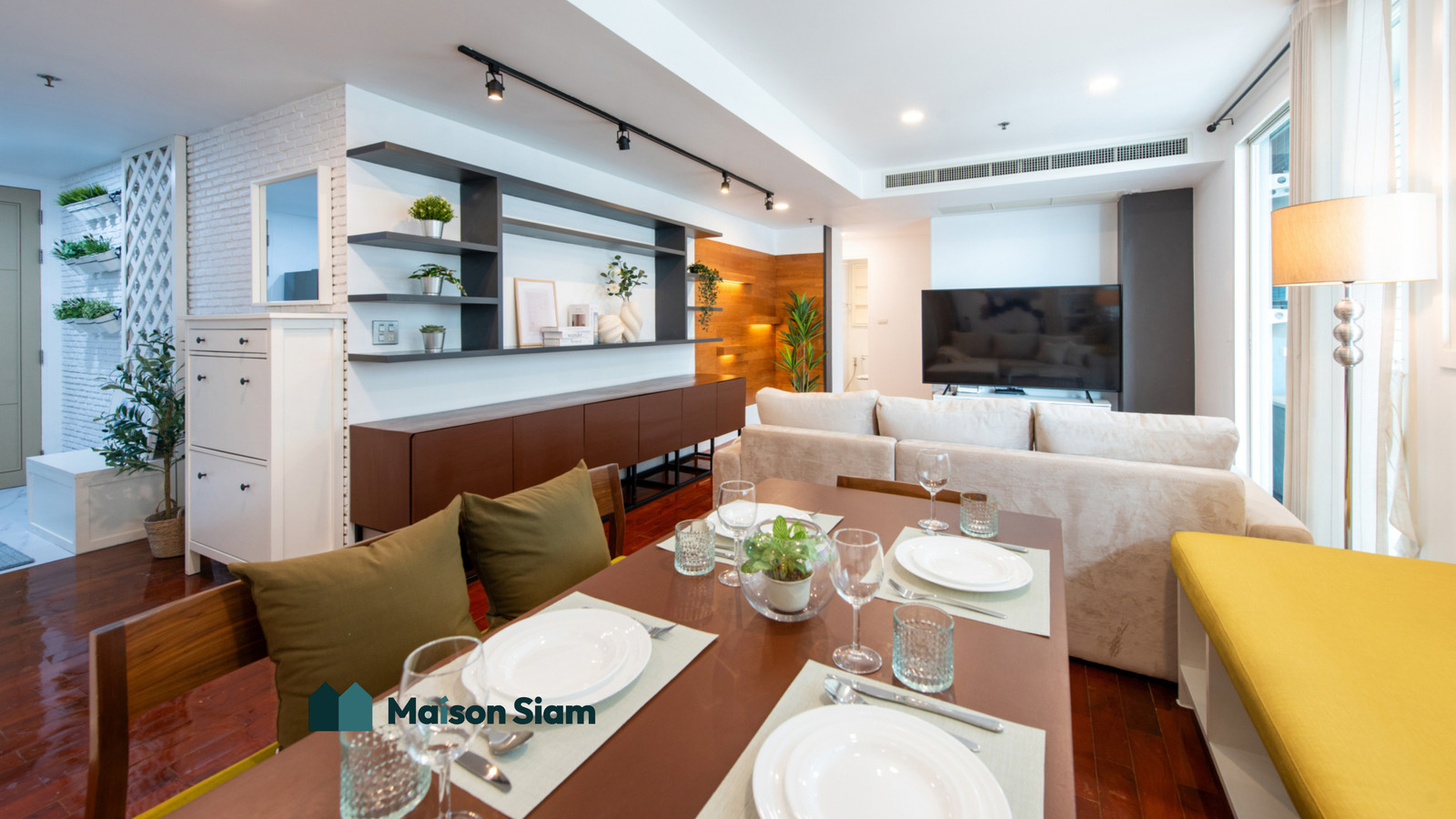 Fully Equipped 2 bedrooms in the heart of Phrom Phong