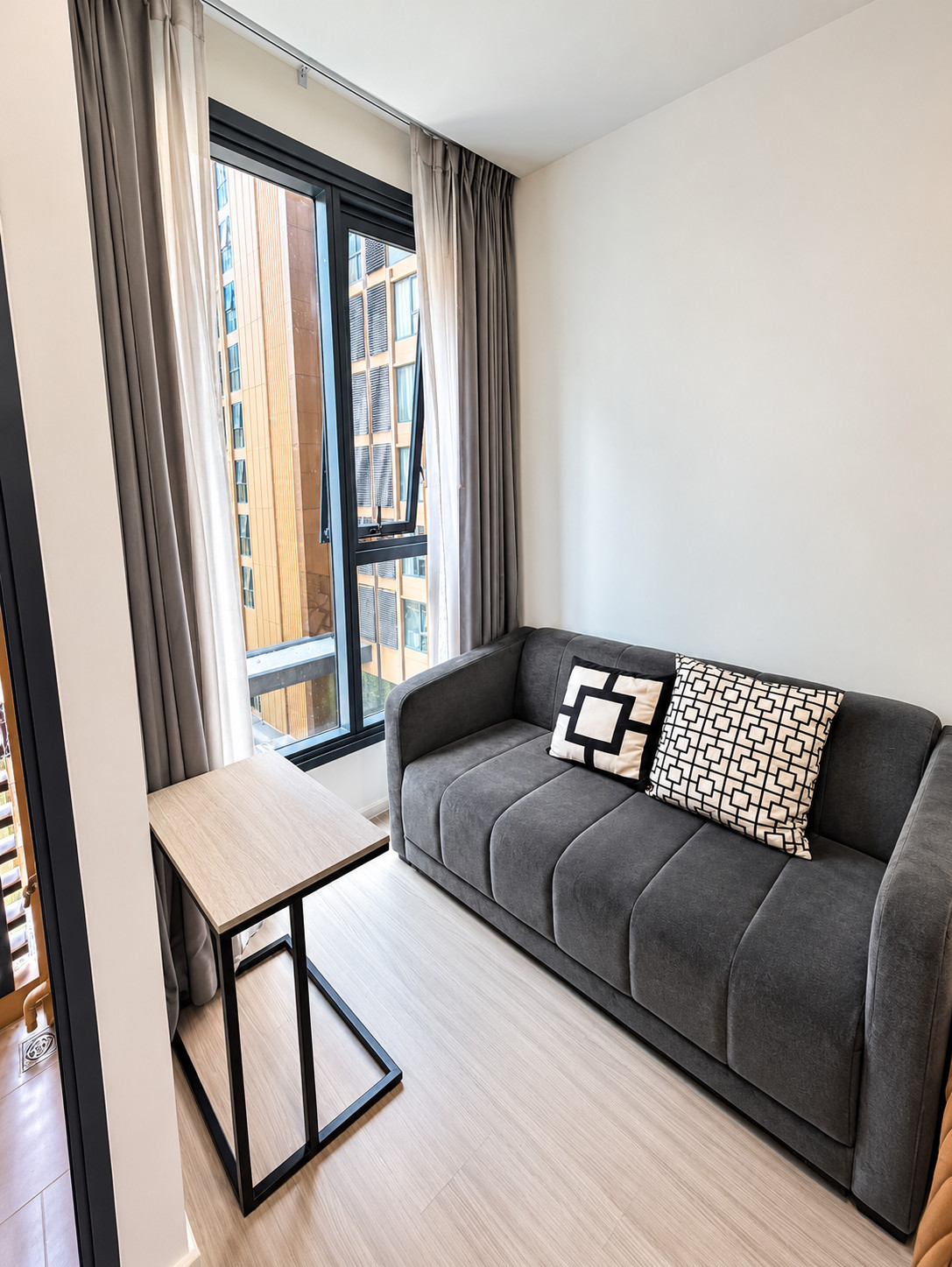 City-View Denim Jatujak Studio Near BTS | Tenanted, 6.64% ROI, View Today! - U6837330 – รูปที่ 3