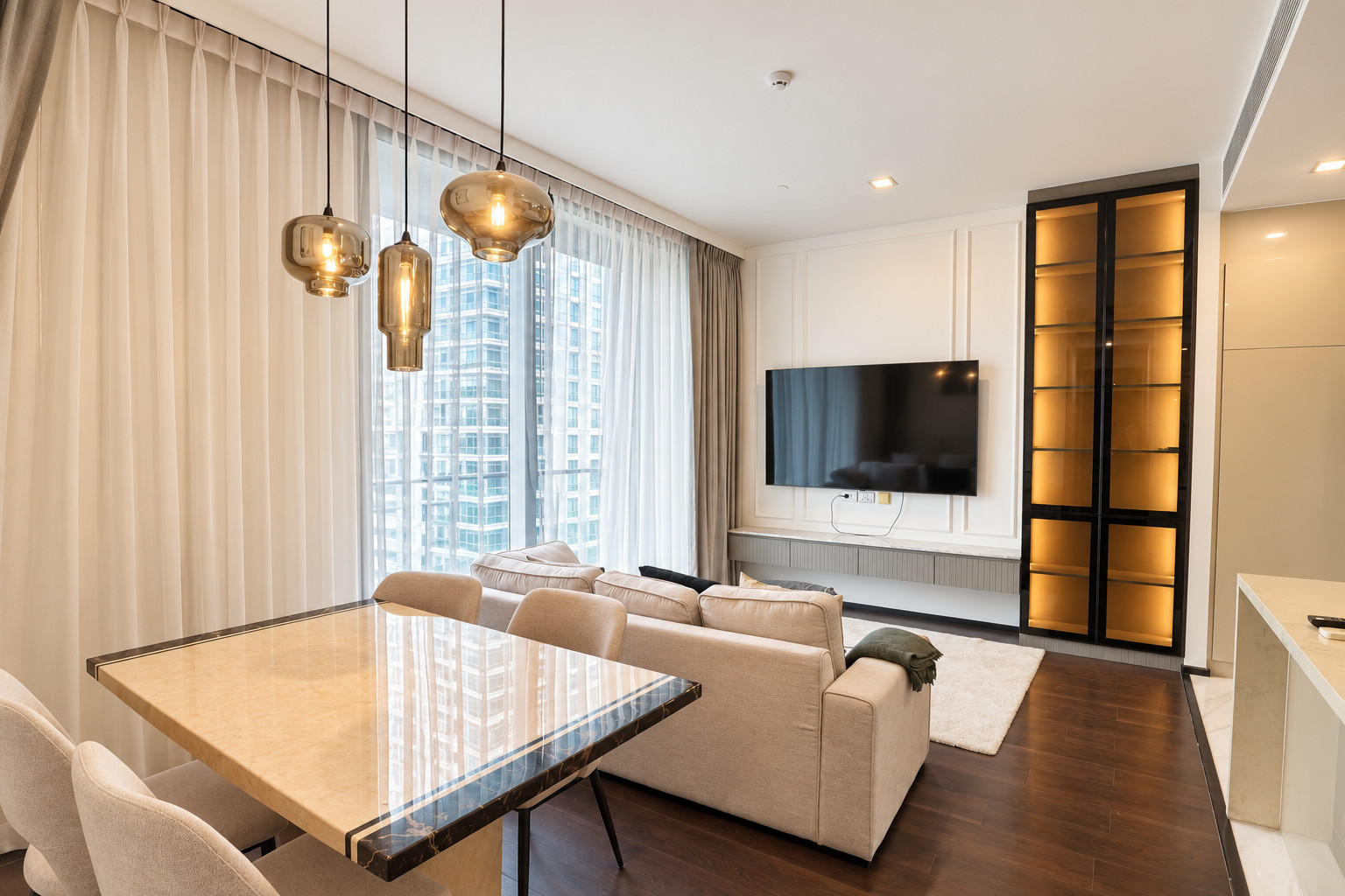 For Rent | LAVIQ Sukhumvit 57 – Luxury Condo near BTS Thonglor 2 Bedrooms | 2 Bathrooms | 86 sq.m. | 7th Fl