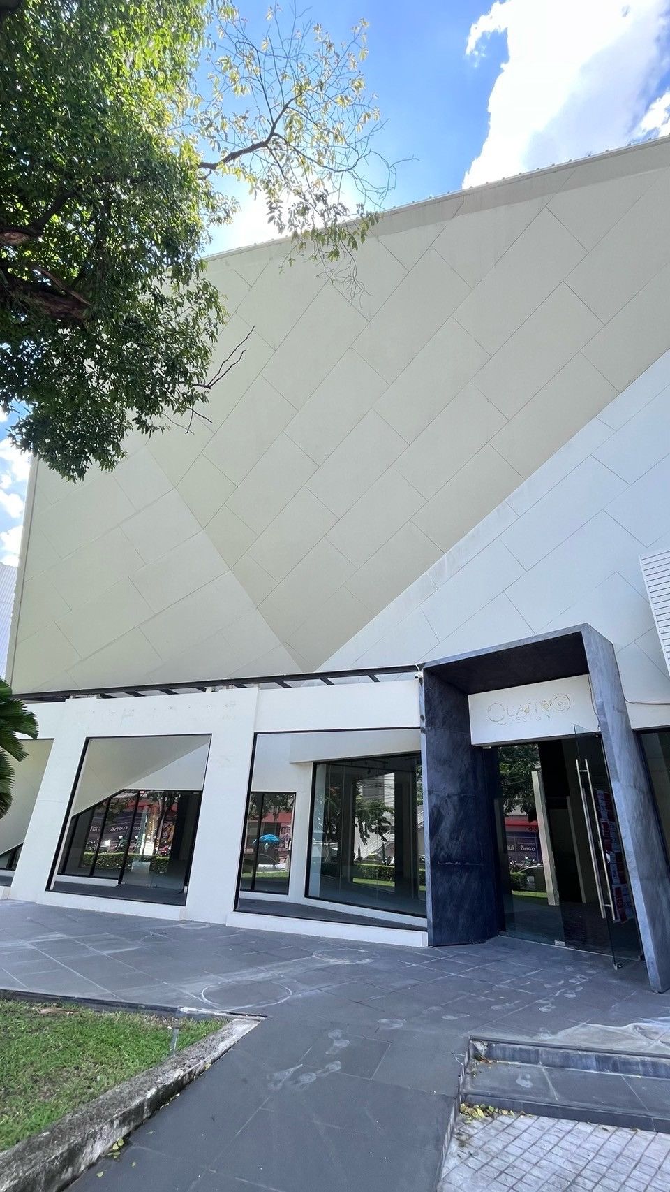 📌 ปล่อยเช่า : Stand Alone Commercials Buidling ในพร้อมพงศ์ ใกล้ Emqutier  / Emporium , 700 sqm    📌 Rental : Stand Alone Commercials Building In Prompong near Emqutier / Emporium , 700 sqm   ** Clinic / Office / Wellness Center / Sport club : etc   🔥🔥