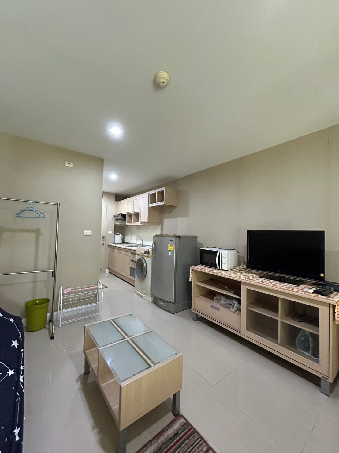 Very good room, 2nd floor, shady parking lot view 📢 Line : @085pucam / 0627941024 🥳 YKP Rental Condo – รูปที่ 2
