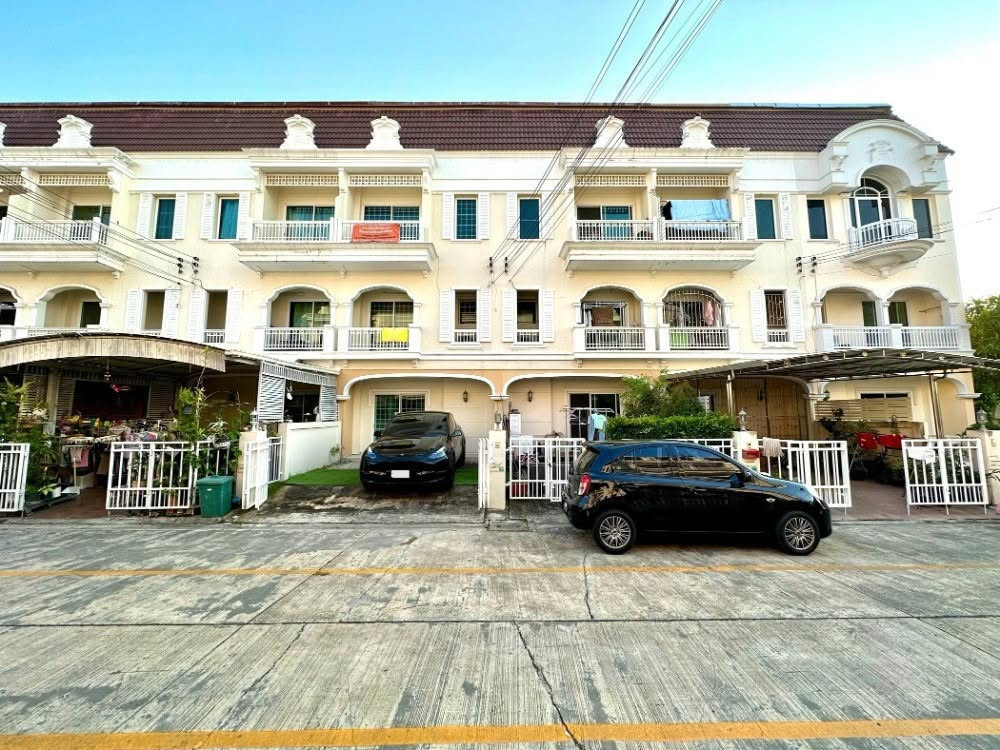 For rent: The Metro Sathorn-Kanlapaphruek. Next to Kanlapaphruek Road, beautiful house, ready to move in. For rent: The Metro Sathorn-Kanlapaphruek. Next to Kanlapaphruek Road, beautiful house, ready to move in.