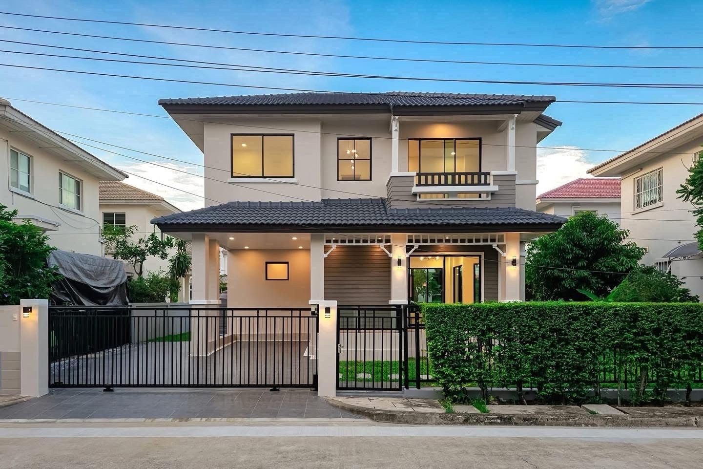2-story detached house for sale, Manthana Village Pinklao-Rama 5 from L & H, potential location next to Nakhon In-Rama 5 Road. 2-story detached house for sale, Manthana Village Pinklao-Rama 5 from L & H, potential location next to Nakhon In-Rama 5 Road.