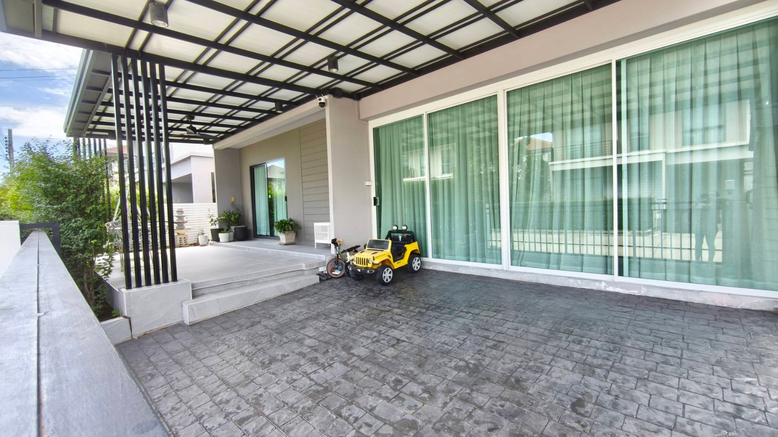 🌳​ Single House for Sale 2 floors*NO FLOODING*Pave Pracha Uthit 90, near Sarasas Witaed Suksa School Convenient entry into the city