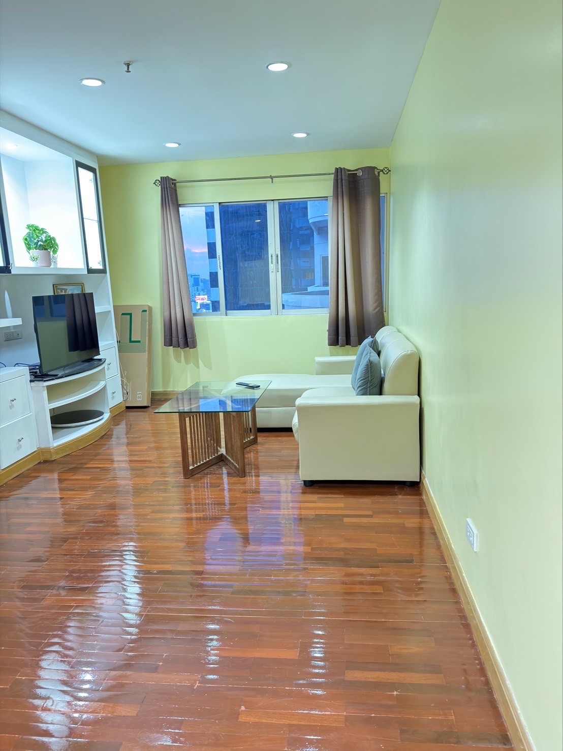Pet friendly 🐶Witthayu Complex condo 1 bedroom 85 sqm./  26 fl./28,000