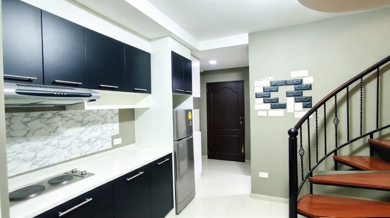 Duplex condo for rent at Champs-Élysées Tiwanon Building I on the 7th floor.unit features 2 bed and – รูปที่ 4