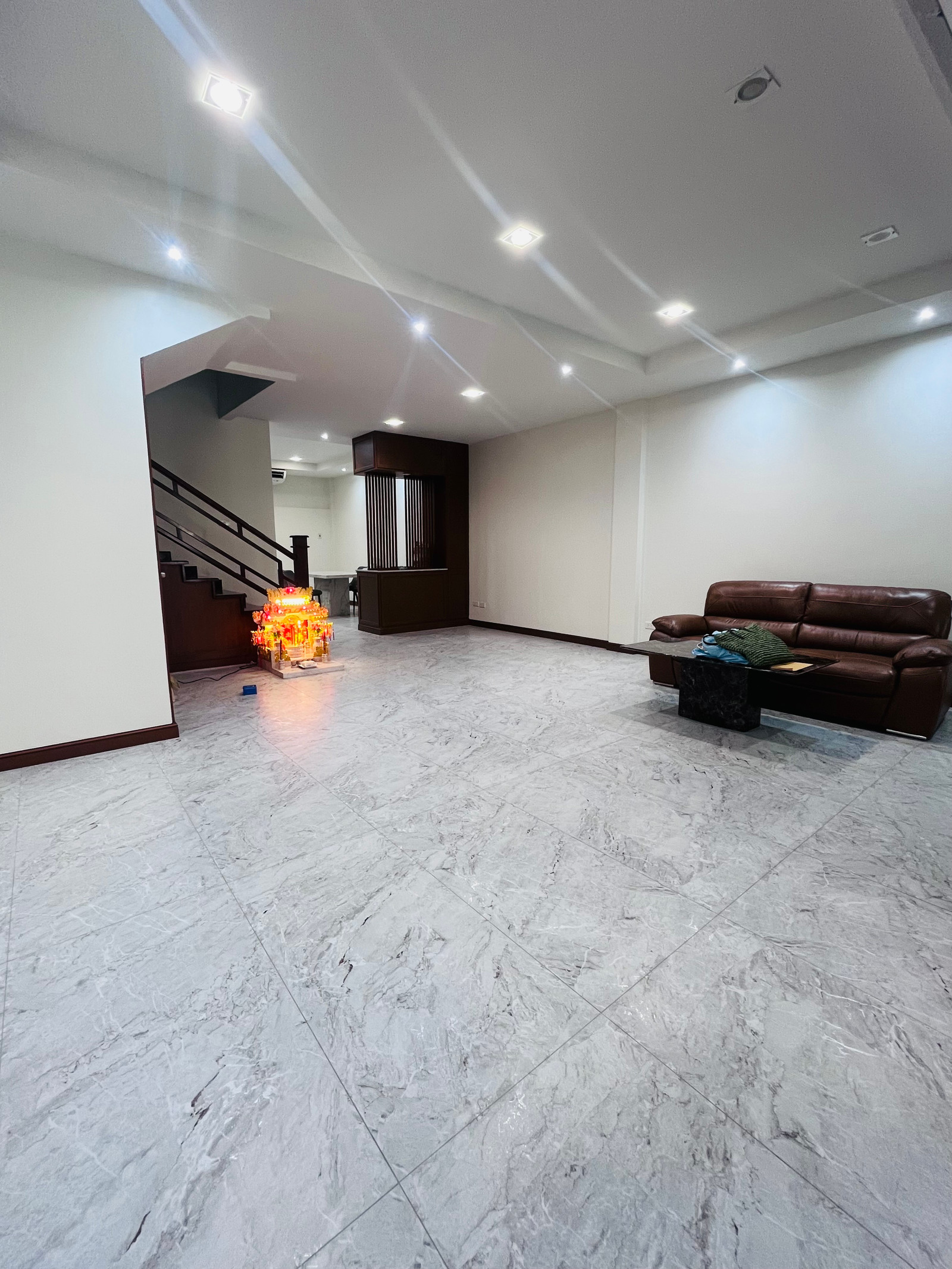 ✨✨ ✨✨ทาวน์โฮมหรู 4 ชั้น Esta Home พระราม 3 ฟังก์ชันใหญ่พิเศษ 4 ห้องนอน 4 ห้องน้ำ รีโนเวทใหม่ทั้งหลัง เดินไฟพร้อมสำหรับที่ชาร์ตรถไฟฟ้า แอร์ Carrier 6 ตัว ครัวนอกครัวในของ STARMARK ตู้เย็น Electrolux 4 ประตู บ้านว่าง สภาพดีเยี่ยม พร้อมโอนทันที! – รูปที่ 3