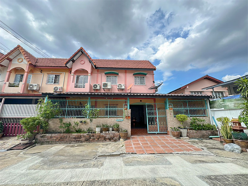 Corner townhouse, 2 Arun Thong Village 2, Phetkasem 69, adjacent houses, in excellent condition, ready to move in immediately!