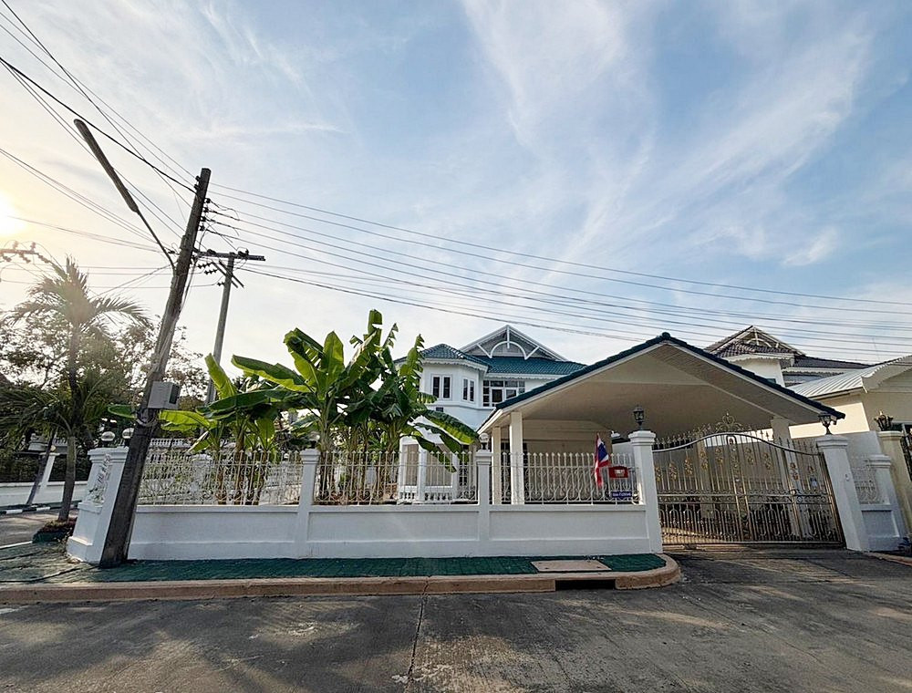 Royal Palm Villa, Soi Sridan 20, Detached house, corner plot 109 sq.wa, 5 Beds, 4 Baths, with maid's room / add line : billize