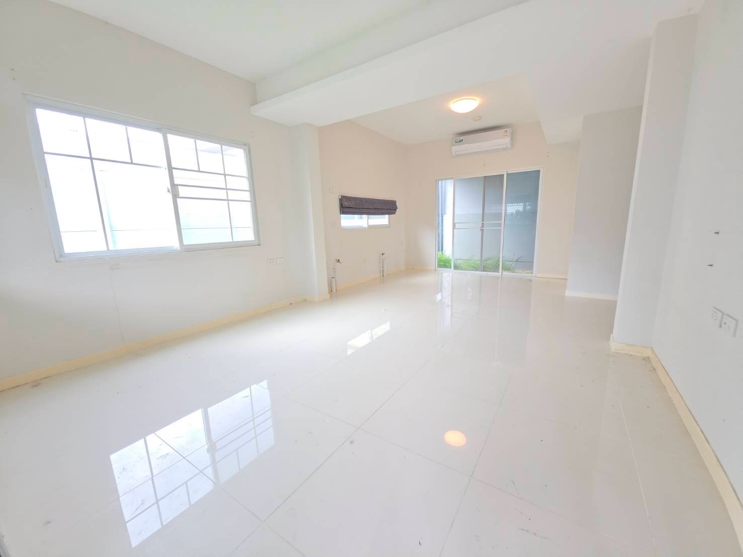 💥For Sale 3.99MB💸  🏡 Villaggio ศรีนครินทร์–บางนา 333/158 ซ.10/2 . ทาว์นโฮมหลังริม  โครงการคุณภาพ Land & Houses 📍 หลังเมกาบางนา เพียง 10 นาที 🏠  ✅️ แถมแอร์ 2 ตัว – รูปที่ 3