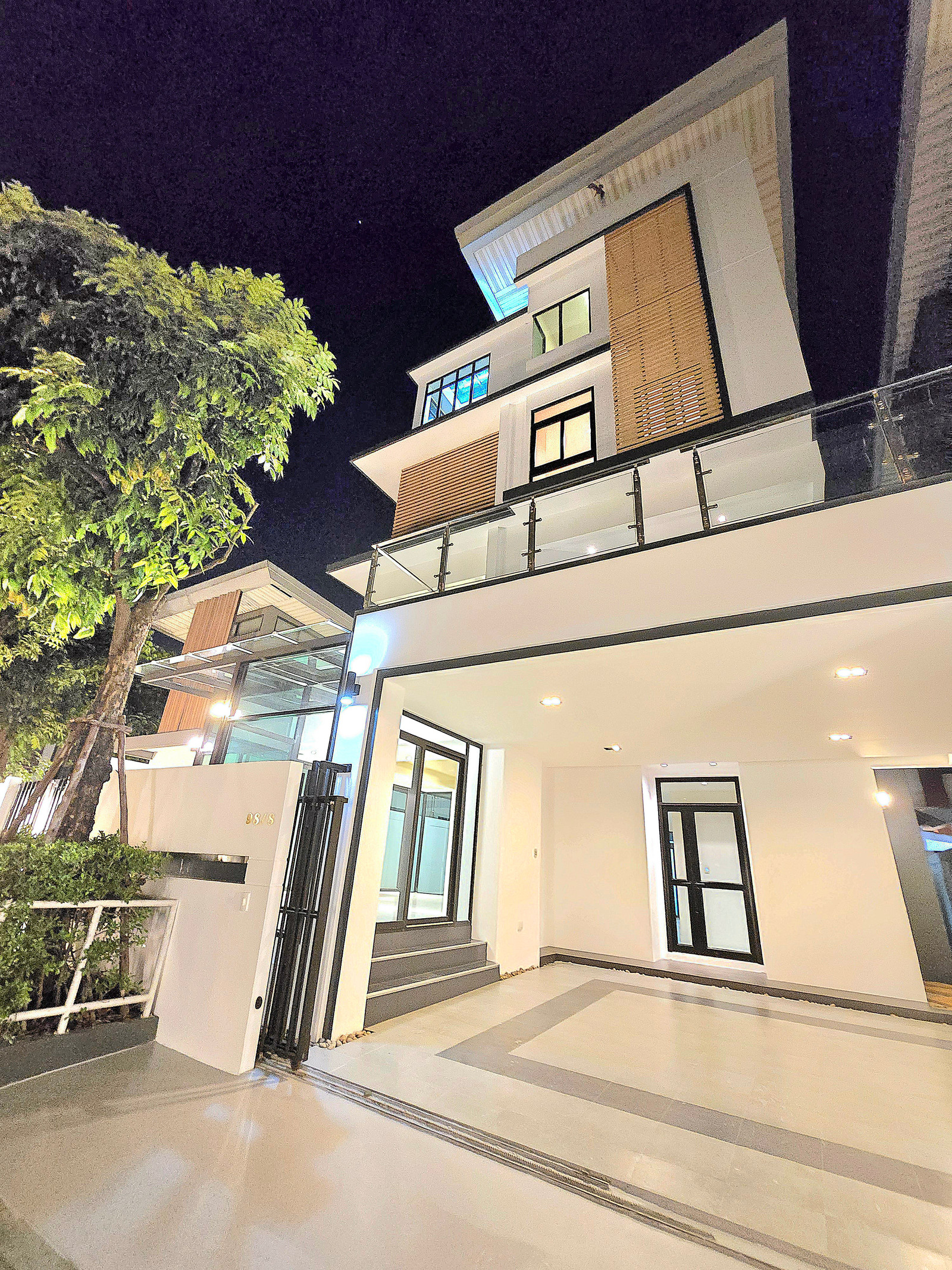 For sale/rent single house POOLVILLA with Glasshouse skylight Jacuzzi, sleeping under the stars, near the BTS, many expressway entry and exit points, 52.9 sq m, 475 sq m, 6 bedrooms, 5 bathrooms, BTS