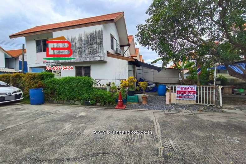บ้านเดี่ยว 2 ชั้น เนื้อที่ 22.8 ตร.ว. บ้านเอื้ออาทรคลอง 5/1 ทางหลวงชนบทปทุมธานี 3010 ตำบลคลองห้า อำเภอคลองหลวง ปทุมธานี