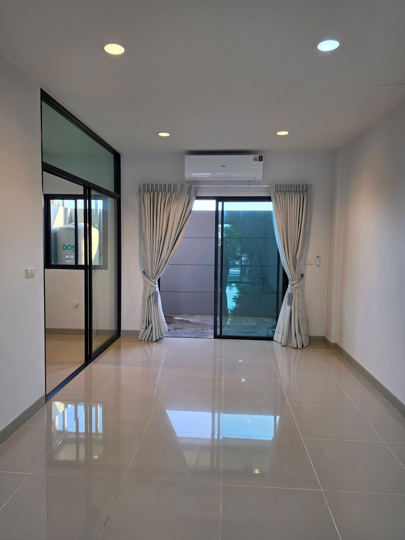 🟢 Townhome for rent, 3 floors, beautiful modern design. Empty house, new condition, spacious Install air conditioners in every room. With digital door lock – รูปที่ 3