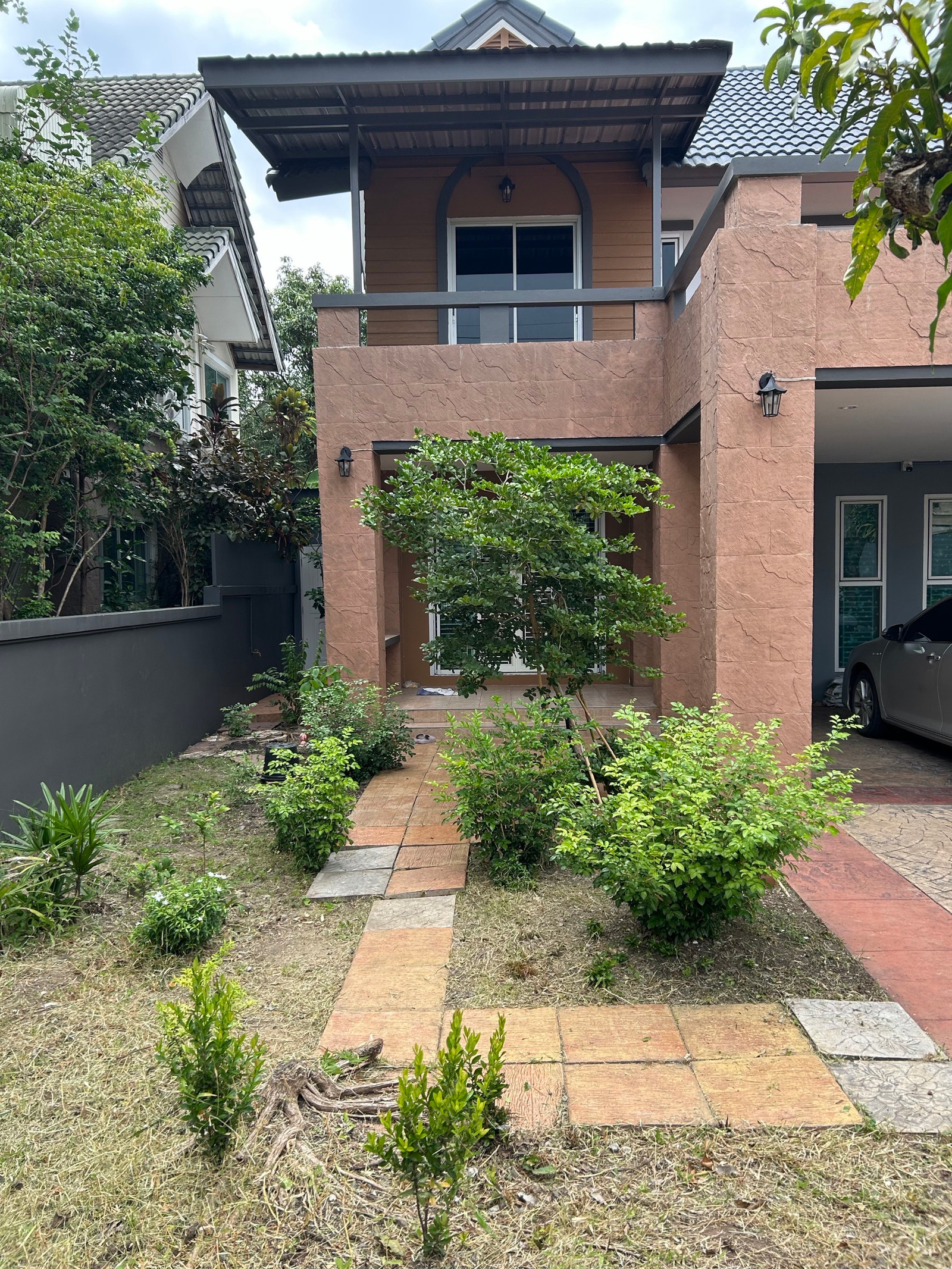 ขายบ้านเดี่ยว 2 ชั้น พุทธมณฑลสาย 2 ซอย 21 รีโนเวทใหม่ 69 ตร.ว. จอดรถ 4 คัน ใกล้ตลาดสดธนบุรี – รูปที่ 2