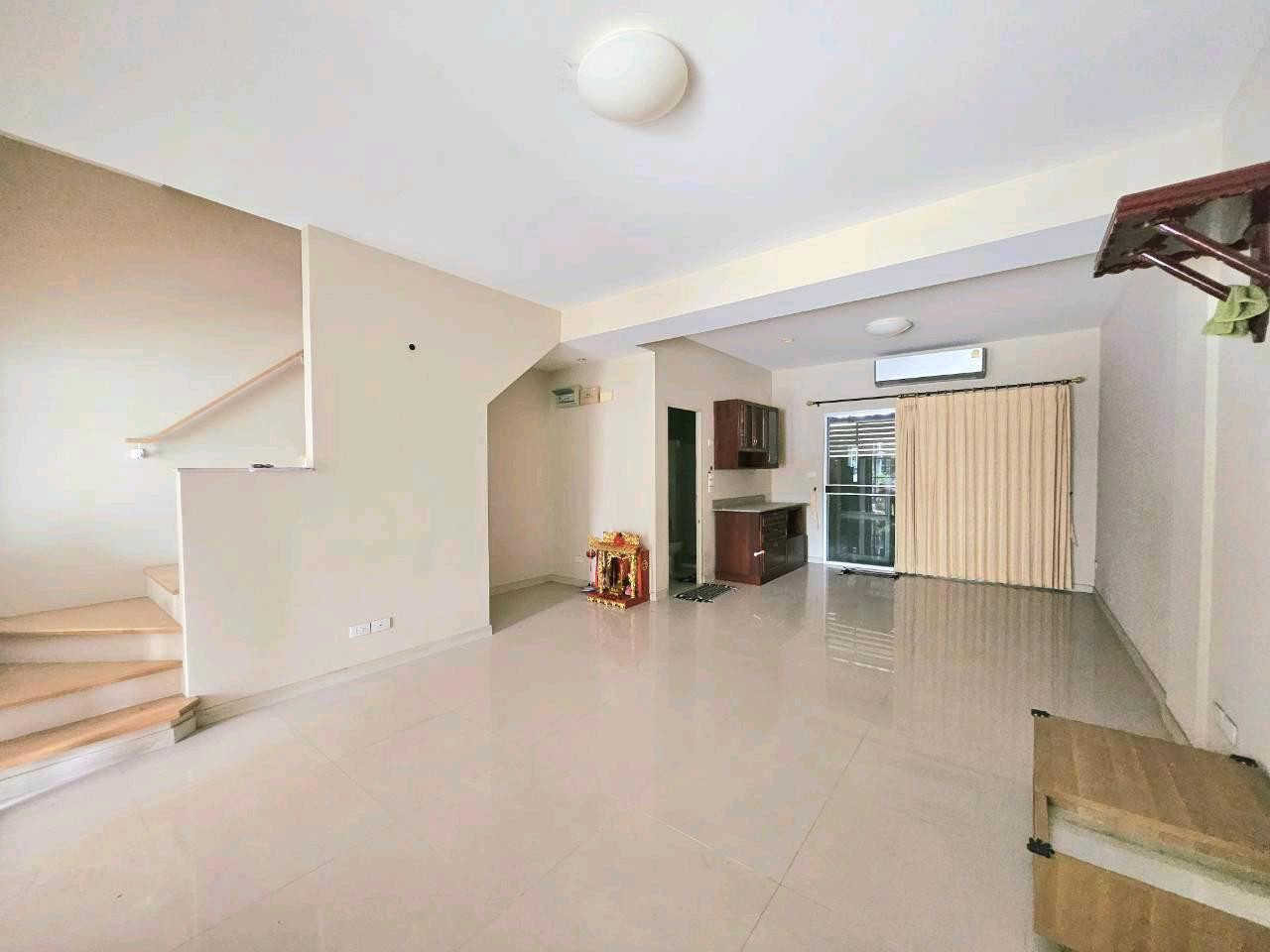🏠ขาย ทาวน์โฮม 3 ชั้น Land & Houses โครงการบ้านใหม่ 1 พุทธบูชา 36  ขายตามสภาพ พร้อมอยู่ – รูปที่ 3