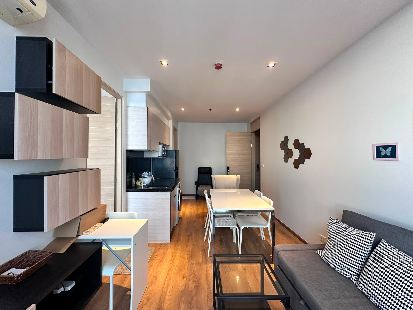 Unit Available at Park Origin Phrom Phong–Multiple units available—prices negotiable!