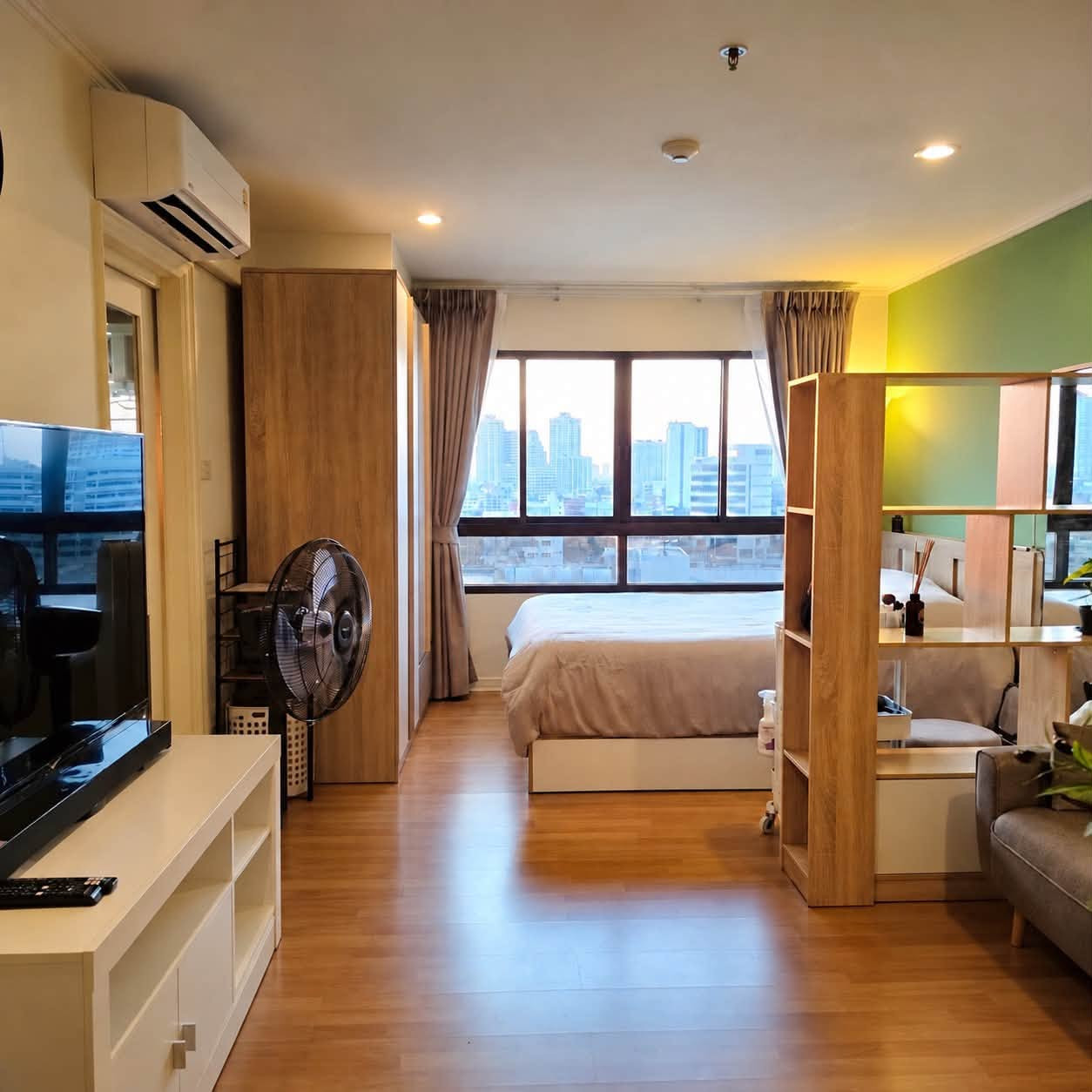 For rent: Lumpini Place Rama 3 – Riverview, newly renovated studio room, next to BRT Charoenrat.