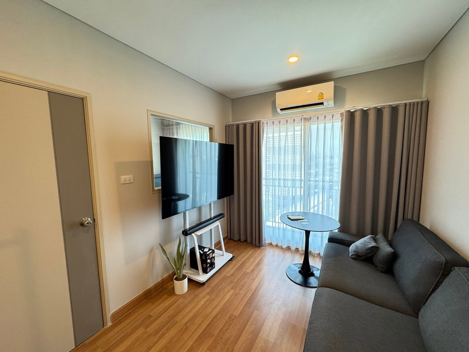 Condo for sale Lumpini Place Taopoon-Interchange 32 sq m, 1 bedroom, 1 bathroom, 30th floor, near MRT Tao Poon 200 m. Condo for sale Lumpini Place Taopoon-Interchange 32 sq m, 1 bedroom, 1 bathroom, 30th floor, near MRT Tao Poon 200 m.