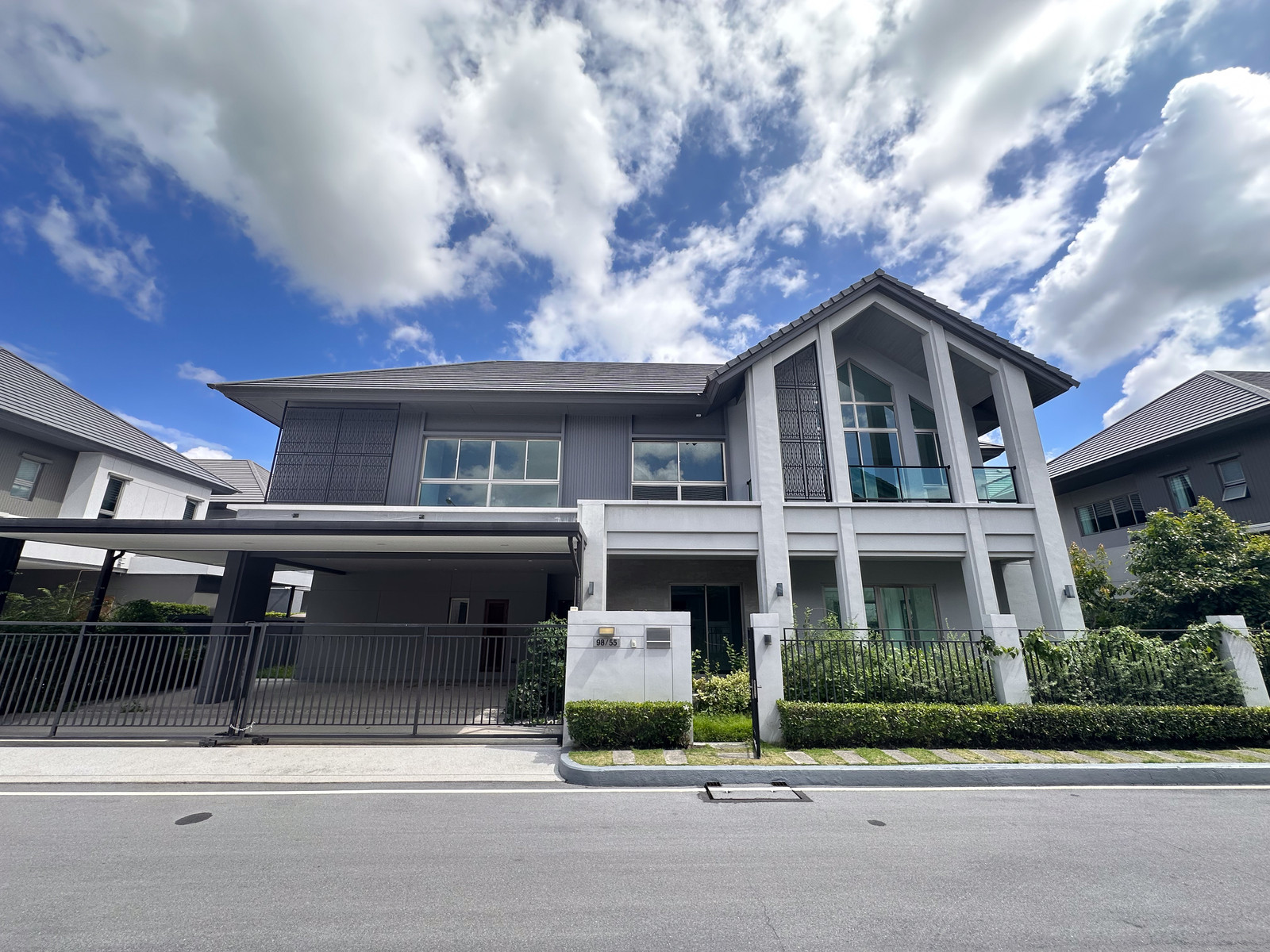 ขายบ้านเดี่ยว 91 ตร.ว. บางกอก บูเลอวาร์ด ซิกเนเจอร์ ลาดพร้าว-เสรีไทย ราคาลดพิเศษ 18.9 ล้านบาท* (Bangkok Boulevard Signature)