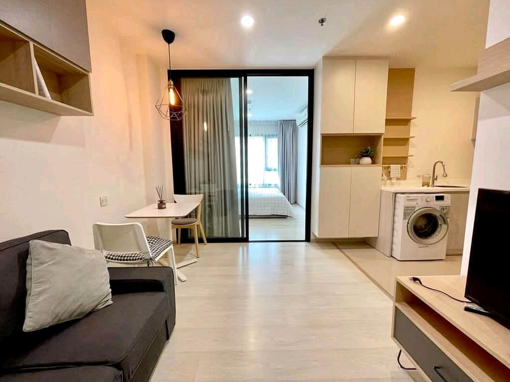 For rent, Life Asoke, next to MRT Phetchaburi, near SWU. For rent, Life Asoke, next to MRT Phetchaburi, near SWU.