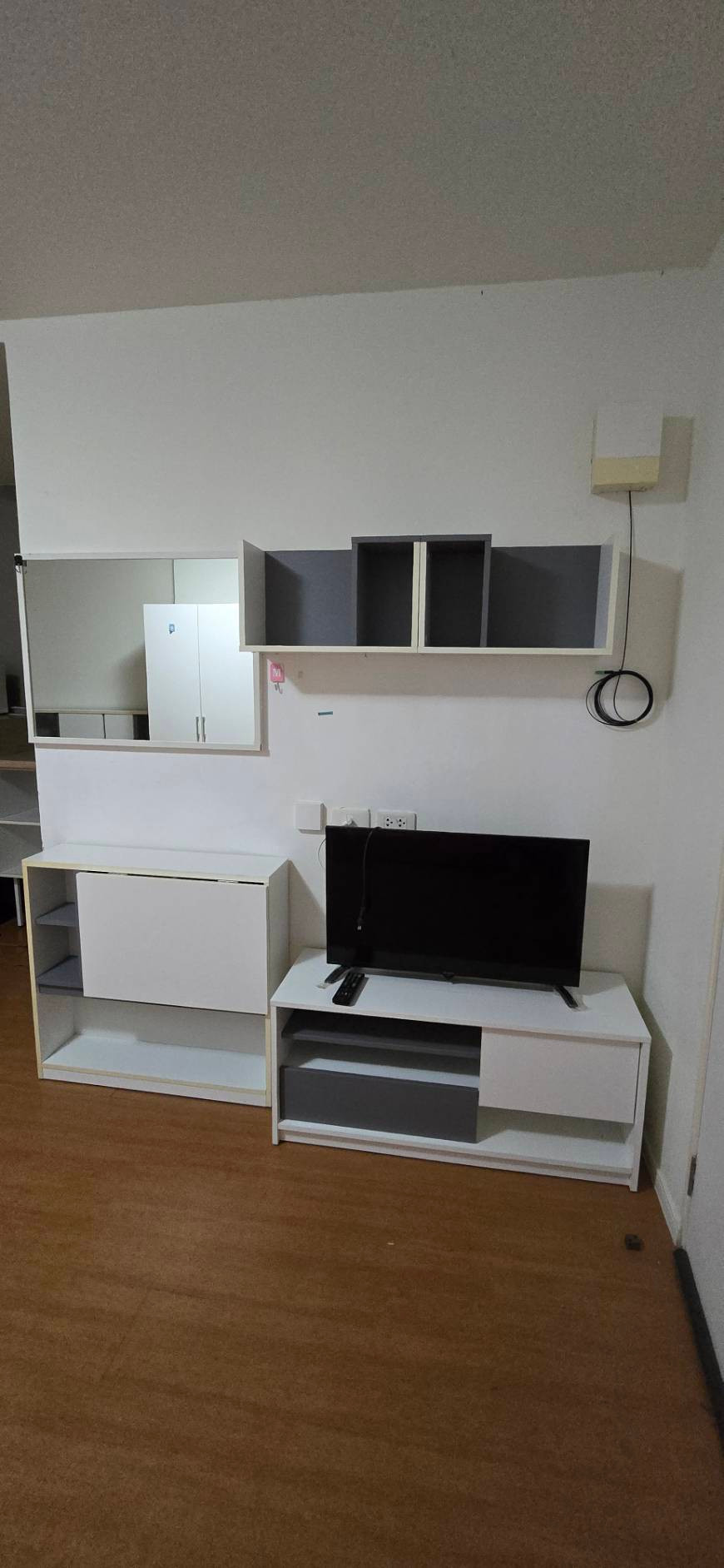 Beautiful room, white furniture, rent 500/mo. – รูปที่ 4