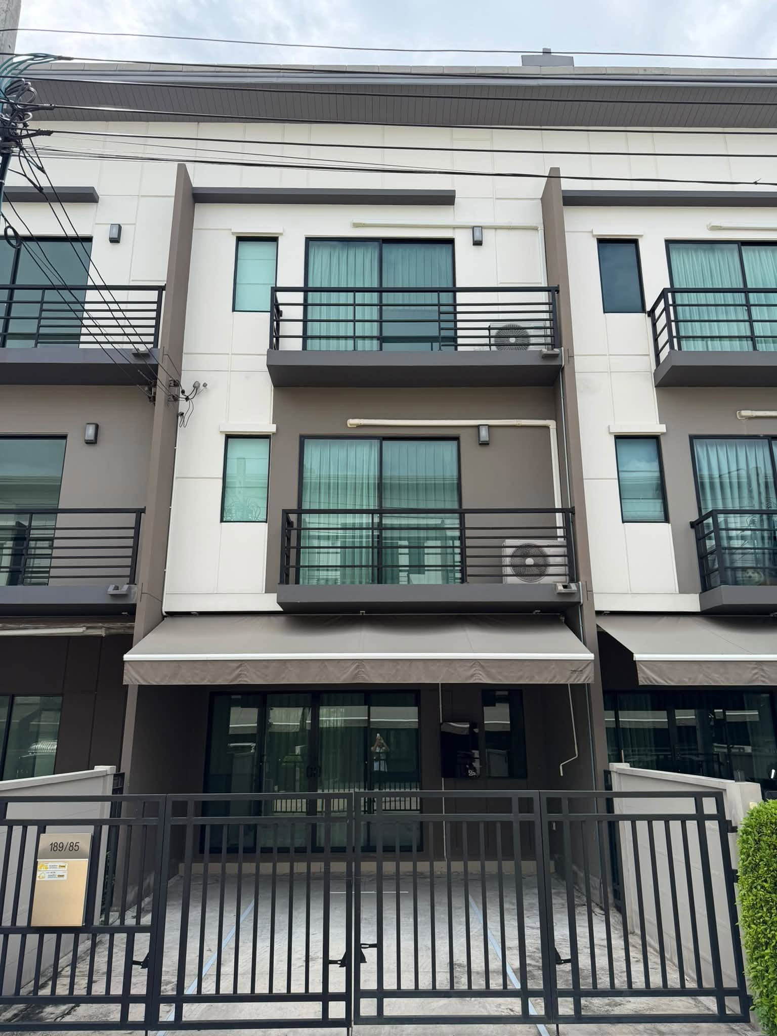 HR3863[ขาย/ให้เช่า] ทาวน์โฮม บ้านกลางเมือง พหลฯ-รามอินทรา (ถนนเทพรักษ์) Pet Friendly เลี้ยงสัตว์ได้ ใกล้ BTS สายหยุด และทางด่วน ราคาดีที่สุด