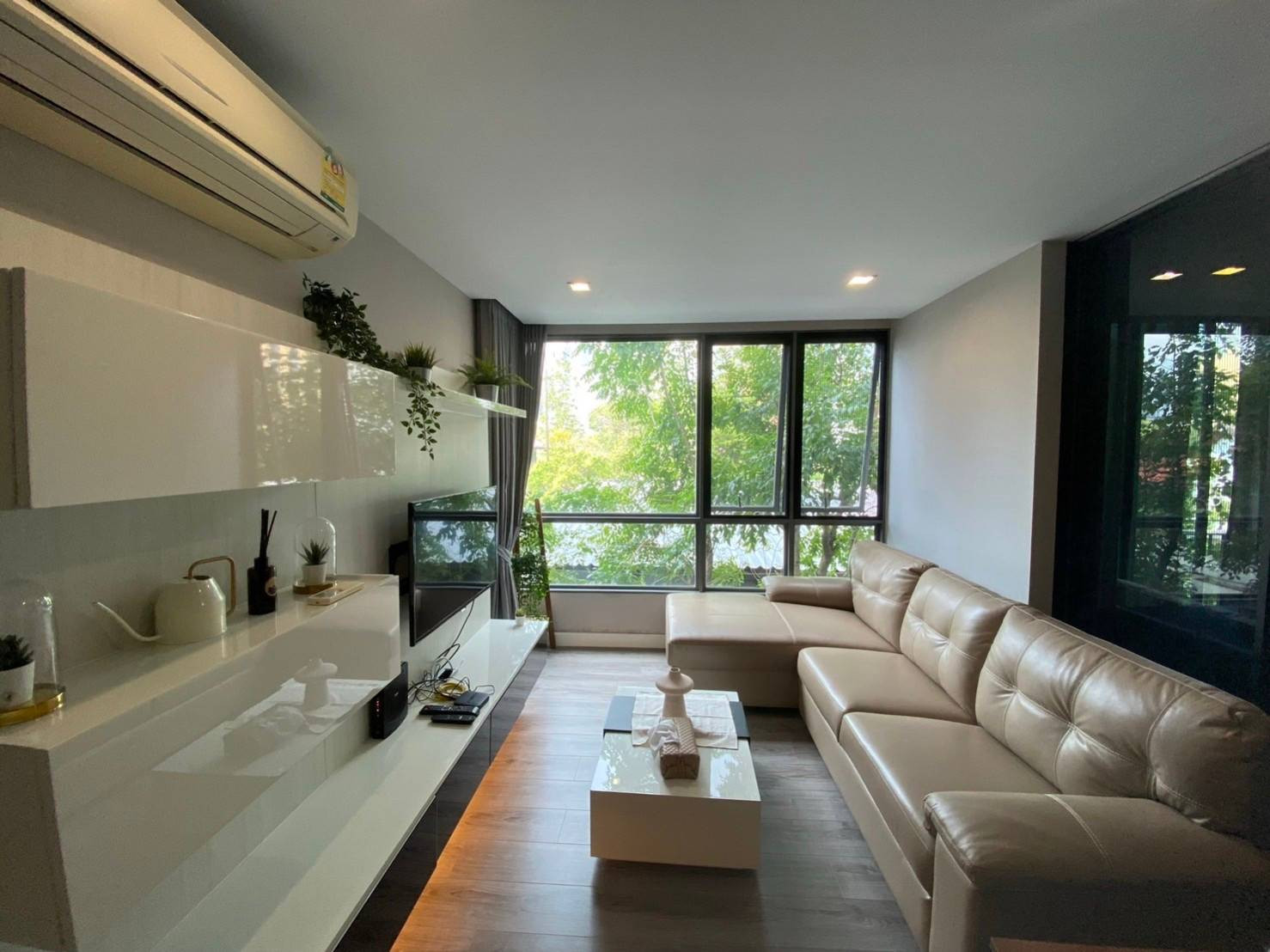 ✨ For sale / rent Condo The Room Sukhumvit 40 (The Room Sukhumvit 40) ✨ Low-Rise condo in the heart of Sukhumvit, only 600 meters from BTS Ekkamai, quiet atmosphere. Highly private Shady and pleasant 🍃 ✨ For sale / rent Condo The Room Sukhumvit 40 (The Room Sukhumvit 40) ✨ Low-Rise condo in the heart of Sukhumvit, only 600 meters from BTS Ekkamai, quiet atmosphere. Highly private Shady and pleasant 🍃