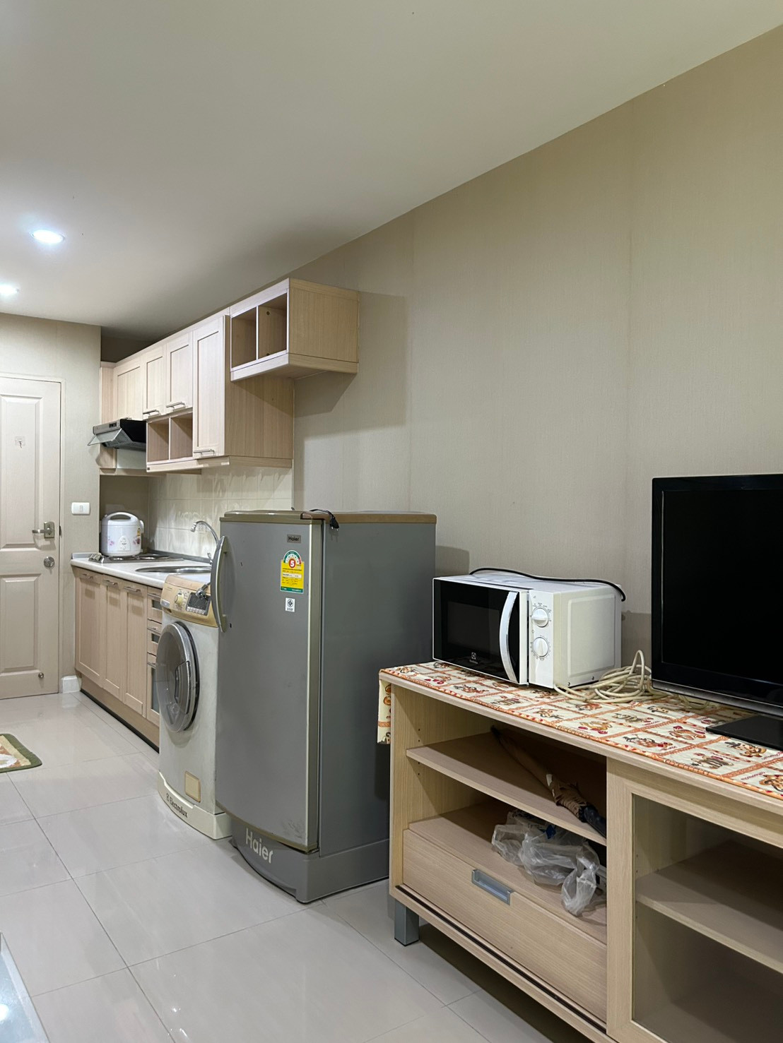 Very good room, 2nd floor, shady parking lot view 📢 Line : @085pucam / 0627941024 🥳 YKP Rental Condo – รูปที่ 3