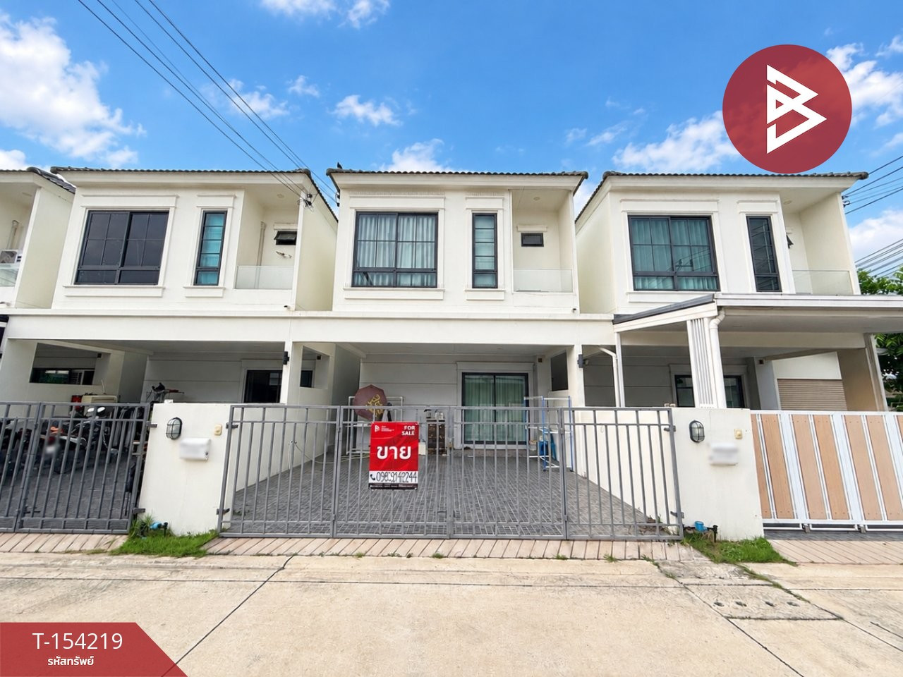Townhouse for sale Maneerin Midtown Laemchabang Village, Chonburi