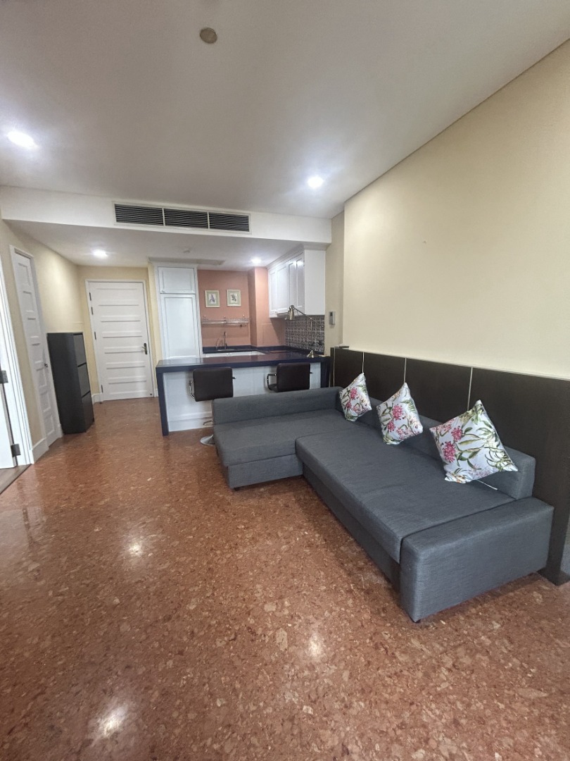 ✨ Luxury condo for rent on Sukhumvit 22. Spacious unit in the heart of Sukhumvit, close to shopping areas and a public park. Convenient access to both MRT and BTS ✨ Luxury condo for rent on Sukhumvit 22. Spacious unit in the heart of Sukhumvit, close to shopping areas and a public park. Convenient access to both MRT and BTS