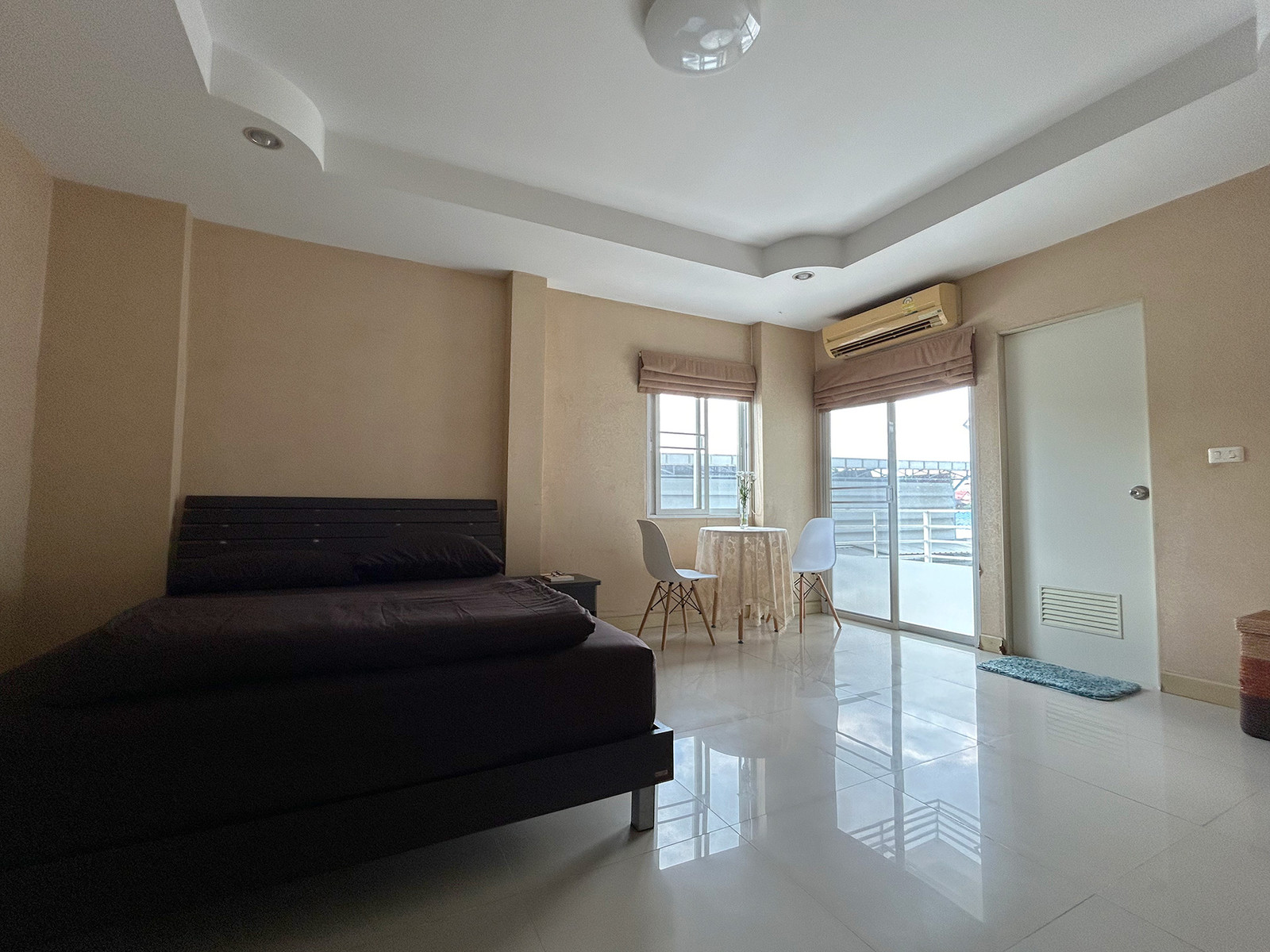 Condo for sale, JW Suite Condominium project, Chokchai 4, Soi 20, corner room, good location, sells it himself. Condo for sale, JW Suite Condominium project, Chokchai 4, Soi 20, corner room, good location, sells it himself.