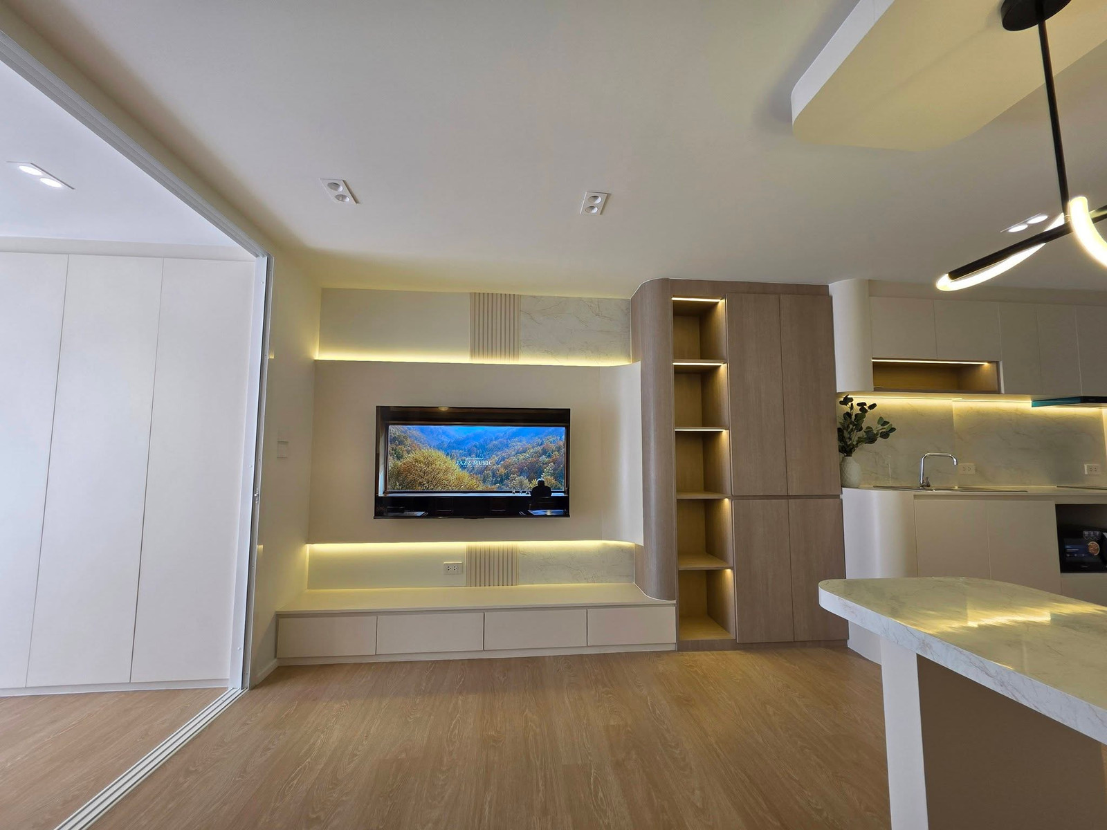 ขายคอนโด Hillside 4 วิวสระน้ำ ชั้น 6 ใกล้มานิมมาน 45 ตรม ราคา 3.05 ล้าน – รูปที่ 2