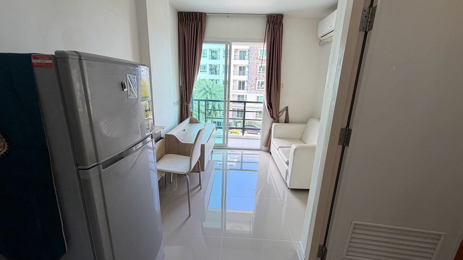 Incio Serithai 10, Building C, pool view, just carry your bags and move in. Incio Serithai 10, Building C, pool view, just carry your bags and move in.