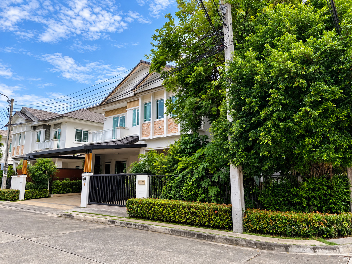 ขายด่วน! บ้านเดี่ยวหลังมุม มัณฑนา รามอินทรา–วงแหวน พื้นที่สวนกว้าง พร้อม Solar Cell 10 kW