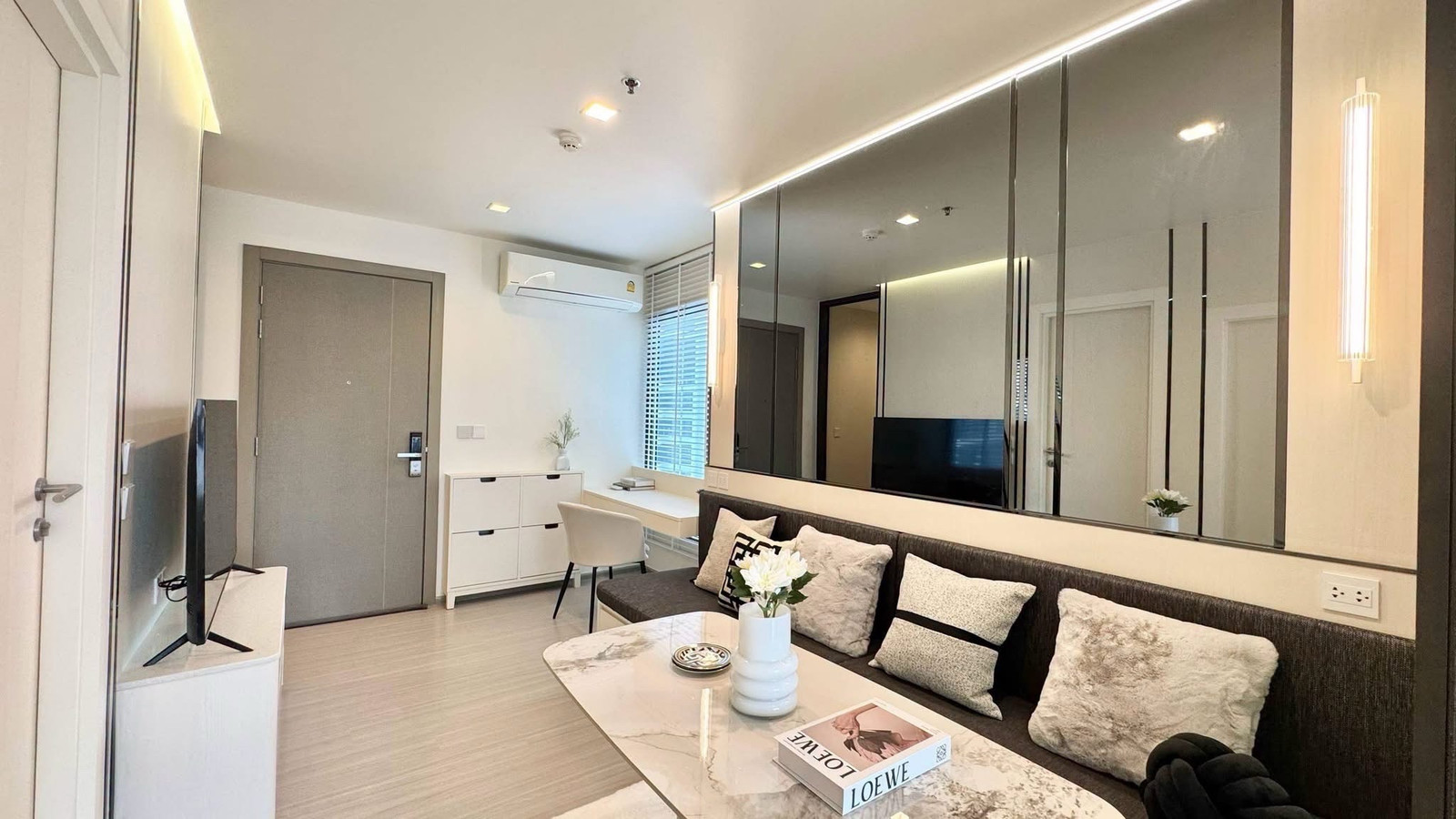 Life asoke rama 9 /2 bedroom 1 bathroom/ 40 sqm./ 17fl./ 30,000