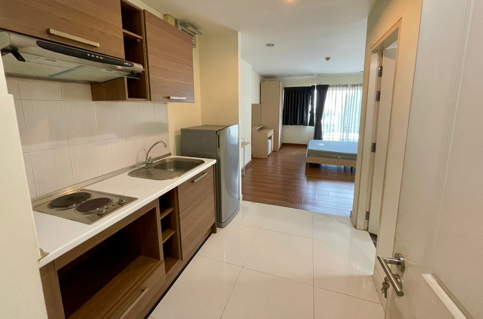Condo for rent, Rajavithi City Resort, next to Santiphap Park, near Victory Monument BTS. Condo for rent, Rajavithi City Resort, next to Santiphap Park, near Victory Monument BTS.