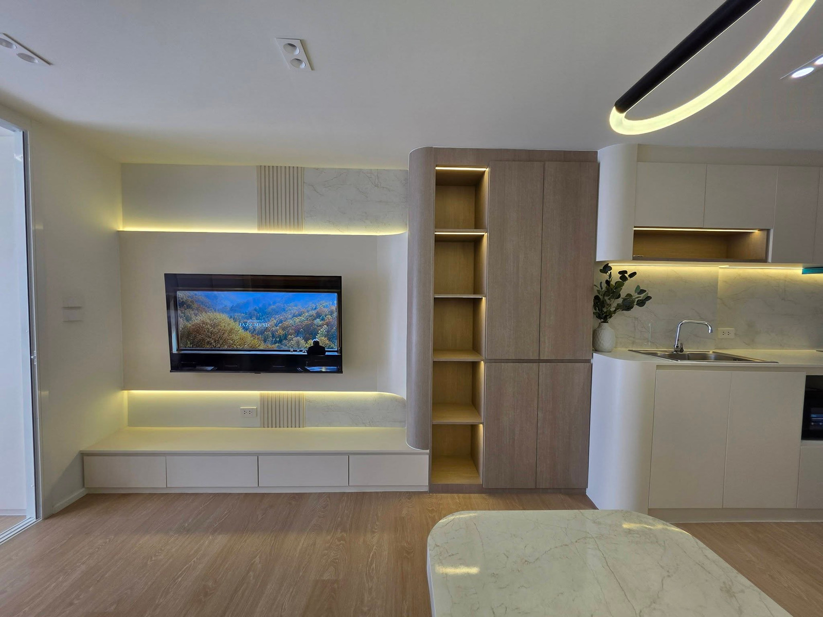 Condo for sale, Hillside 4, pool view, 6th floor, near Nimman, 45 sq m, price 3.05 million.