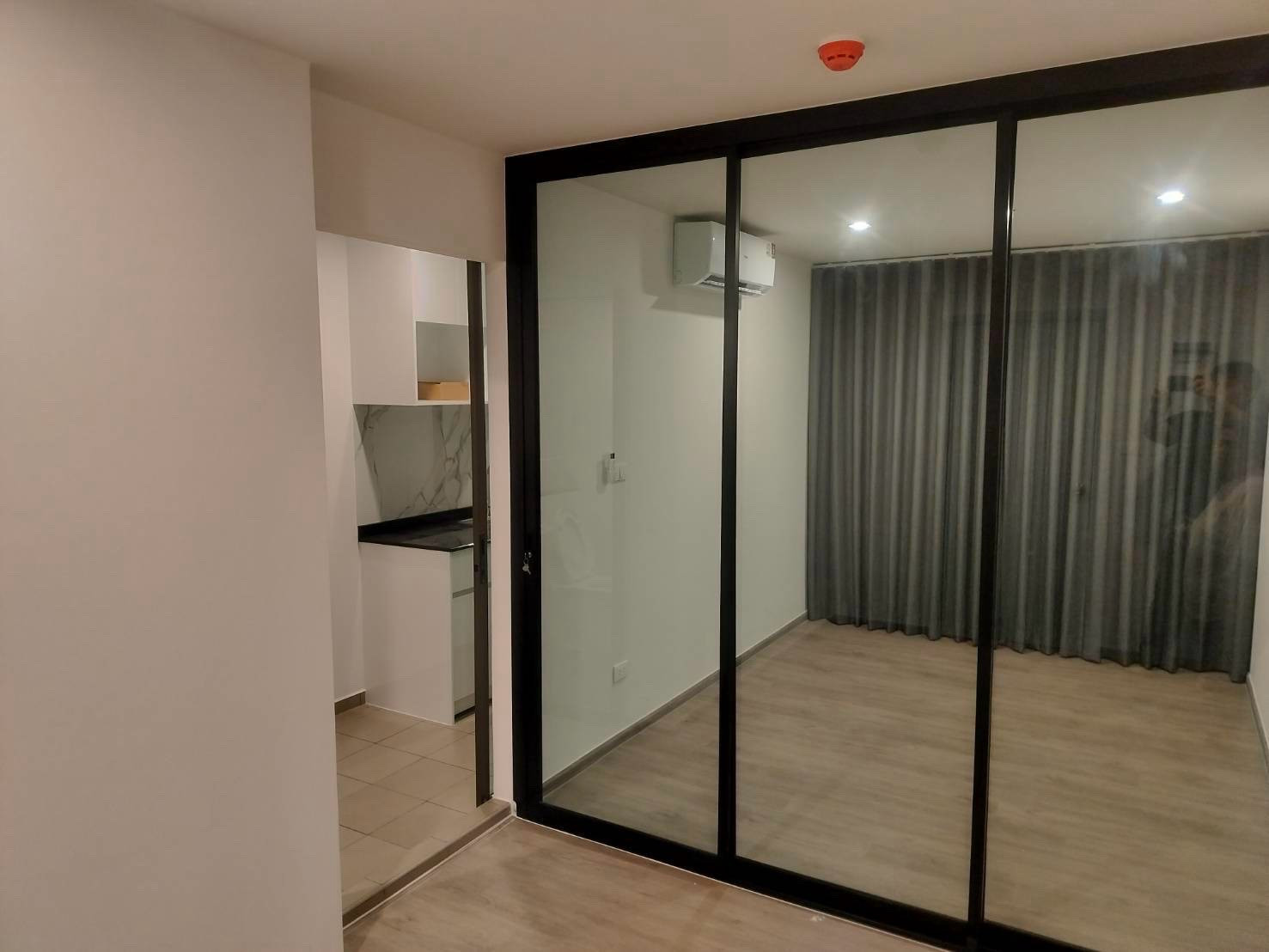 ให้เช่า รีเจ้นโฮม วุฒากาศ ชั้น 12 ห้องเปล่า 8,000 บ/ด 