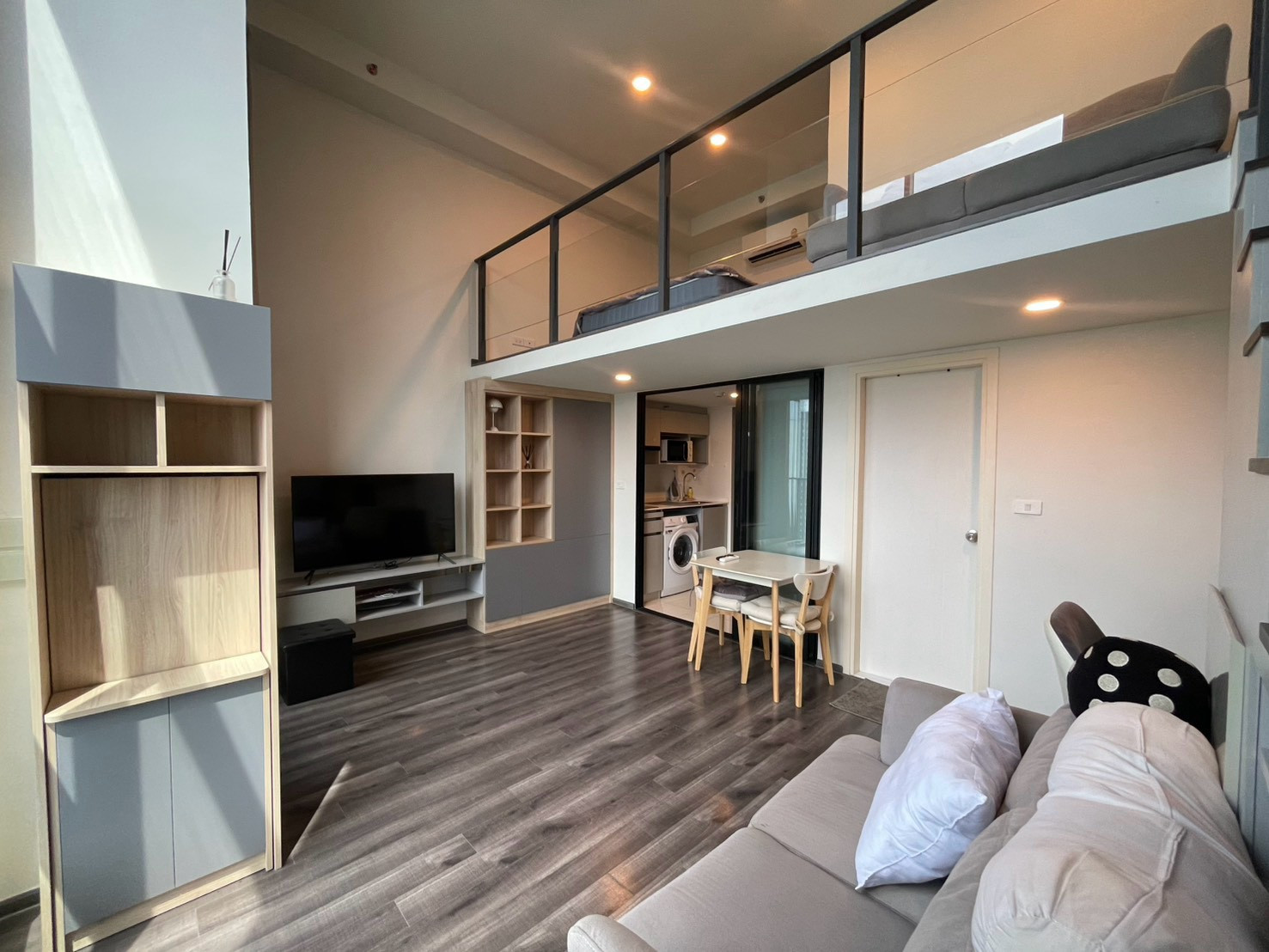 Spacious 1-Bedroom Condo at KnightsBridge Space Rama 9 | 40 SQ.M | Near MRT Phra Ram 9 | 30K/Month Spacious 1-Bedroom Condo at KnightsBridge Space Rama 9 | 40 SQ.M | Near MRT Phra Ram 9 | 30K/Month