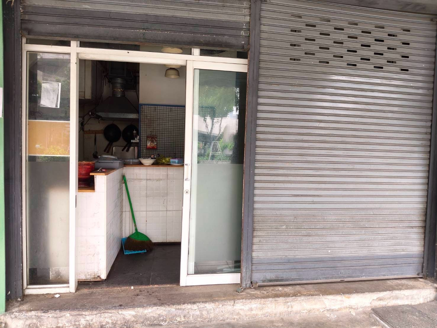 Commercial Space in Silom Sathorn for Cannabis, Restaurant, Cafe, Clinic near BTS Chongnonsi