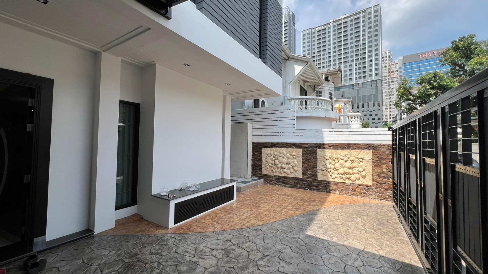 บ้านให้เช่า สุขุมวิท26  5 ห้องนอน 5 ห้องน้ำ 3 ที่จอดรถ ห้องแม่บ้าน  – รูปที่ 3
