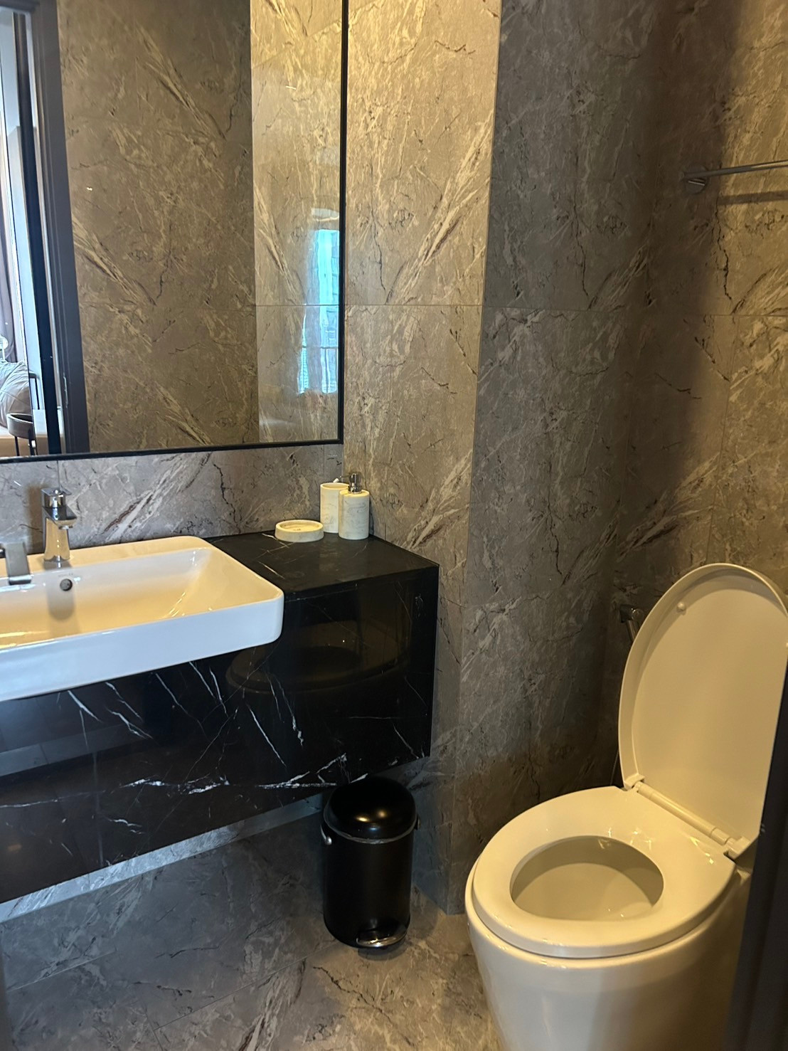 Luxury condo next to MRT Sukhumvit and Terminal 21 for rent with best price!!! – รูปที่ 3