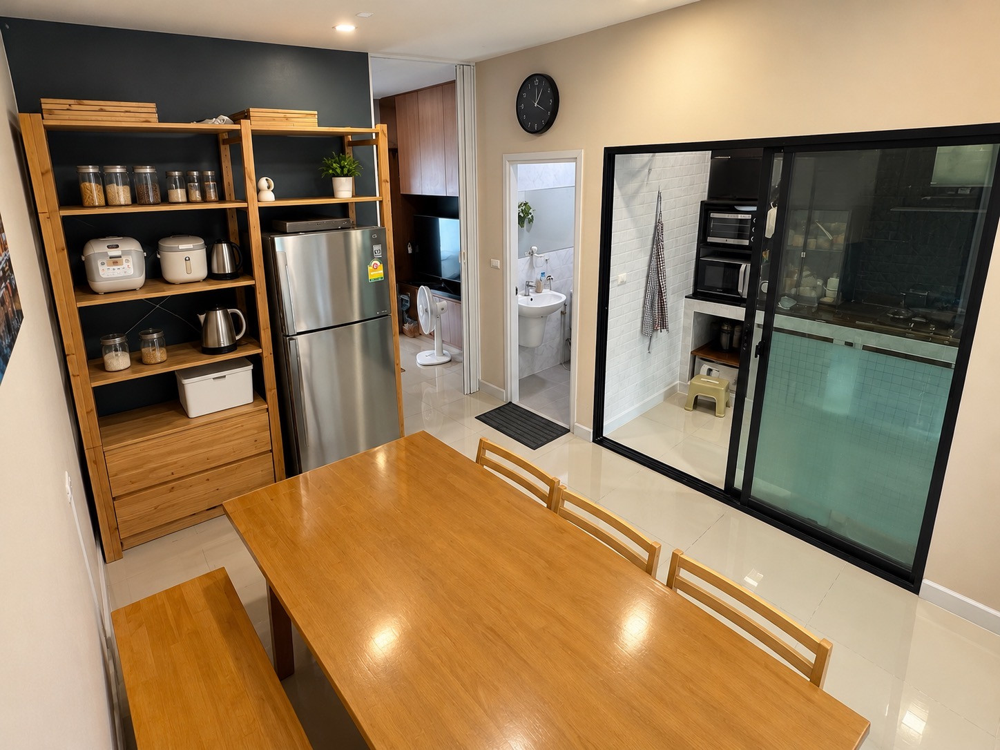 ขายทาวน์โฮม 3 ชั้น 175 ตรม ตกแต่งพร้อมอยู่ ประหยัดค่าใช้จ่ายและเวลาในการตกแต่งเพิ่มเติม – รูปที่ 2
