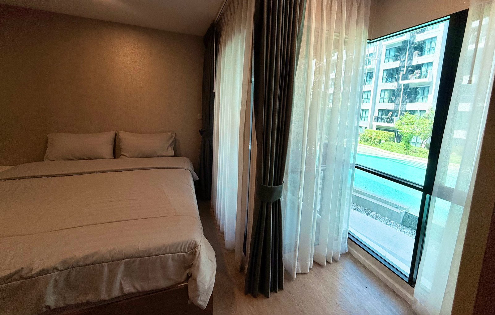 Big room, pool view, not hot. Big room, pool view, not hot.