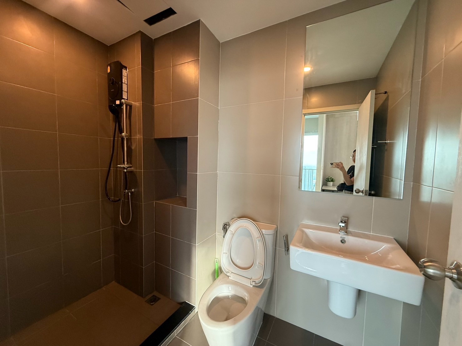 📍✨ ให้เช่า Elio Sathorn - Wutthakat ✨ 💖 ห้องสตูดิโอ | 25 ตร.ม. | เพียง 10,000฿/เดือน 📞 Contact : Aomam (Agent) Tel./Line ID : 095-587-1692 WhatsApp : +66 95 587 1692  – รูปที่ 3