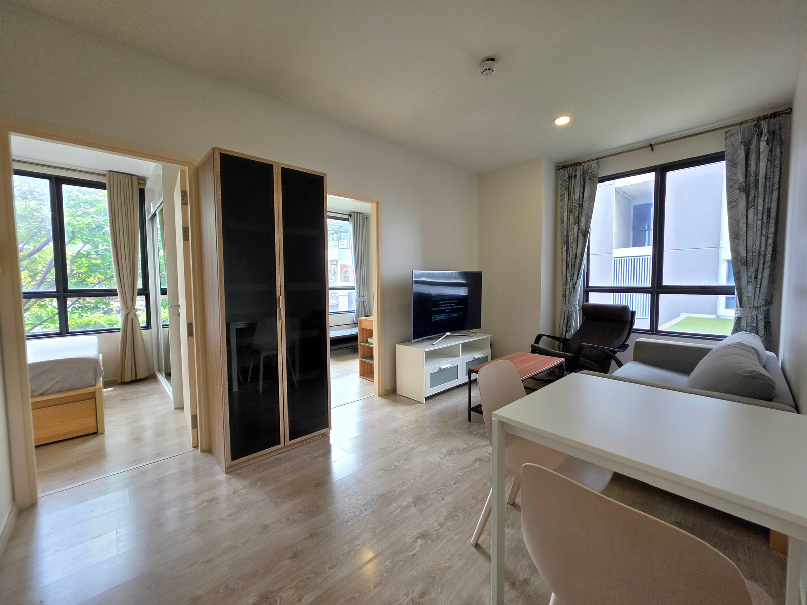 Available, 2 bedrooms, 2 parking spaces**There are 2 directions, south and west** For rent, The Tree Charan 30, hard to find.