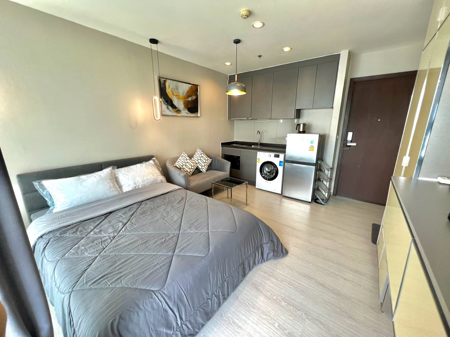 For rent • 𝐑𝐇𝐘𝐓𝐇𝐌 𝐀𝐒𝐎𝐊𝐄 | 𝘚𝘵𝘶𝘥𝘪𝘰 23 𝘚𝘲𝘮, 𝘔𝘙𝘛 Rama 9 (Add LINE : aae.mmproperty) – รูปที่ 3