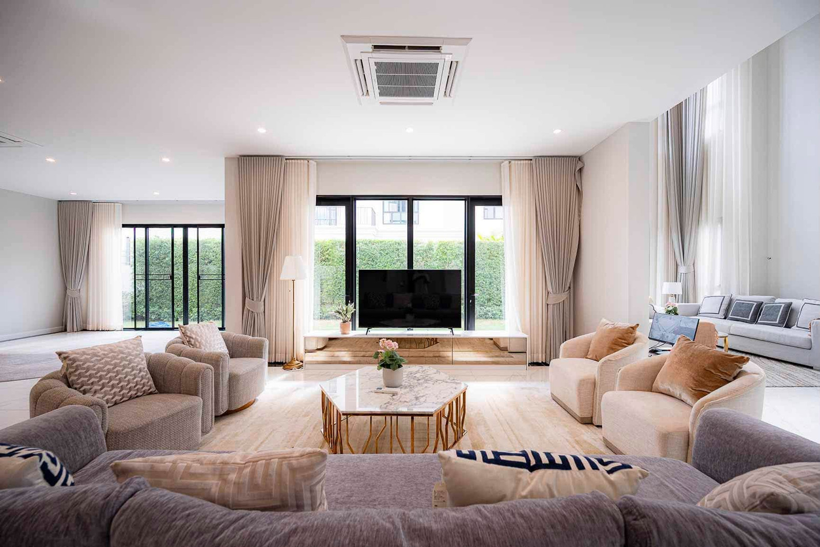 Good Environment ที่หาได้ยากในกรุงเทพฯ "Cinq Royal Krunthep Kreetha" ที่จะพาคุณหลุดไปอีกมิติ Good Environment ที่หาได้ยากในกรุงเทพฯ "Cinq Royal Krunthep Kreetha" ที่จะพาคุณหลุดไปอีกมิติ