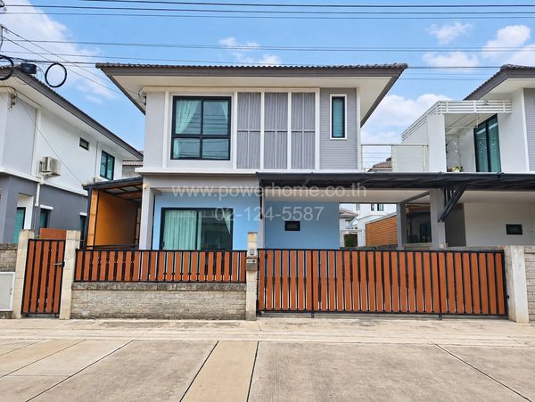 บ้านแฝด 2 ชั้น บ้านหันหน้าทางทิศเหนือ ลมพัดเย็นสบาย ใกล้ตลาดไทยสมบูรณ์ 3 ทำเลดี ถนนเมน อยู่ต้นโครงการ ถนนกว้าง  บ้านไม่เคยเข้าอยู่ ตกแต่งสวย พร้อมเข้าอยู่ บิ้วอินทั้งหลัง